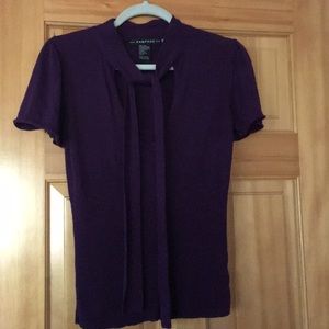 Dressy sweater with tie